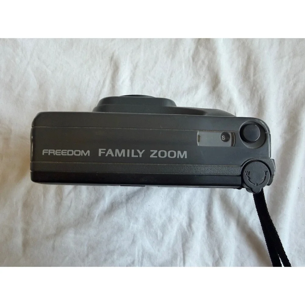 Minolta Freedom Family Zoom 35mm Film Camera 35-60mm untested as-is corrosion